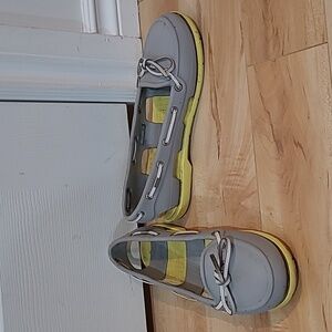 Crocs women's size 8 shoes